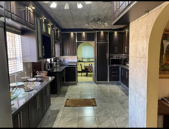 3 BEDROOM FREEHOLD FOR SALE IN DALPARK EXT 11